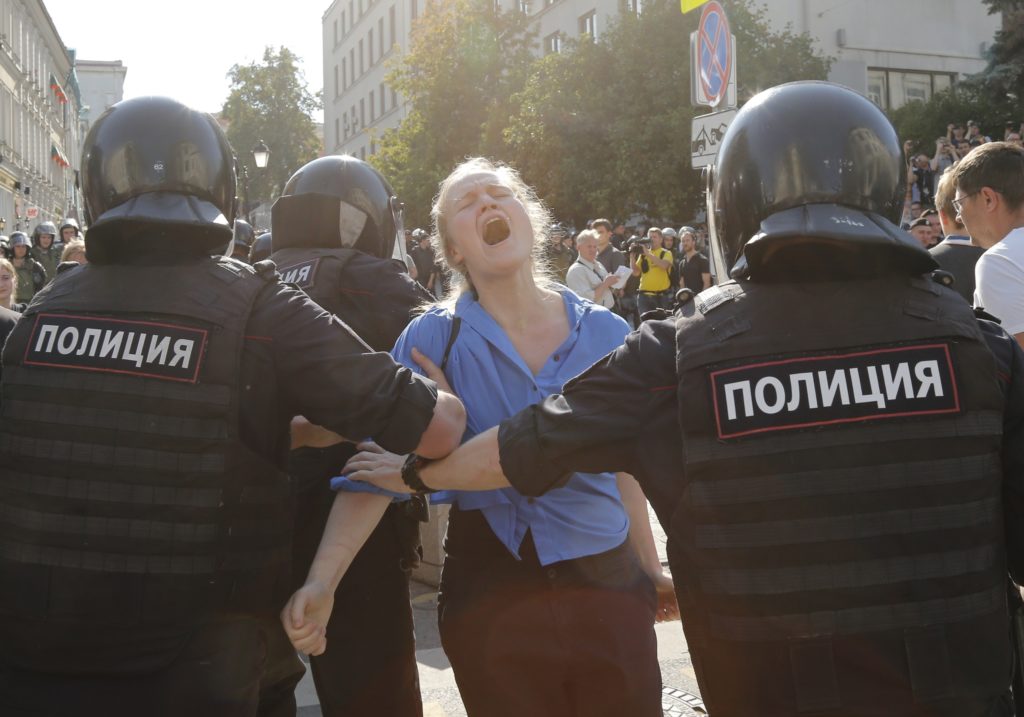 Πάνω από χίλιες συλλήψεις διαδηλωτών από την αστυνομία της Μόσχας! (Photos+Video)