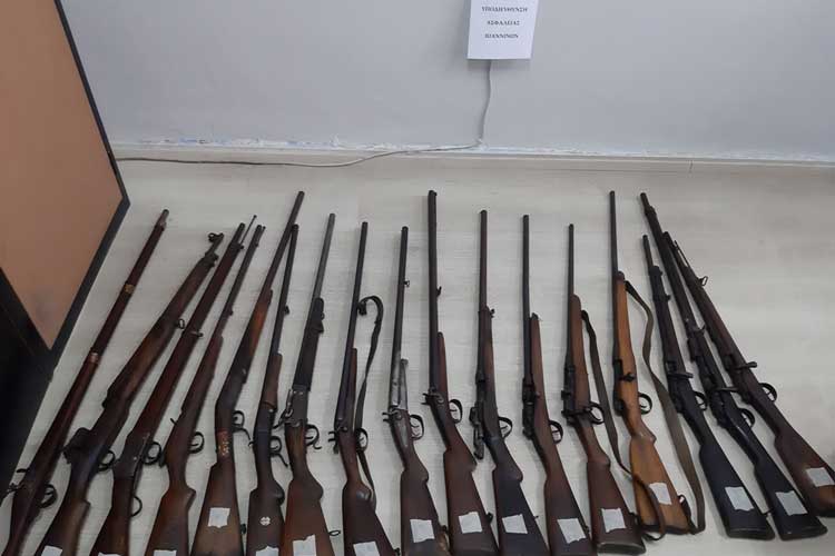 Πρέβεζα: Βρέθηκε σάκος με 17 παλιά όπλα