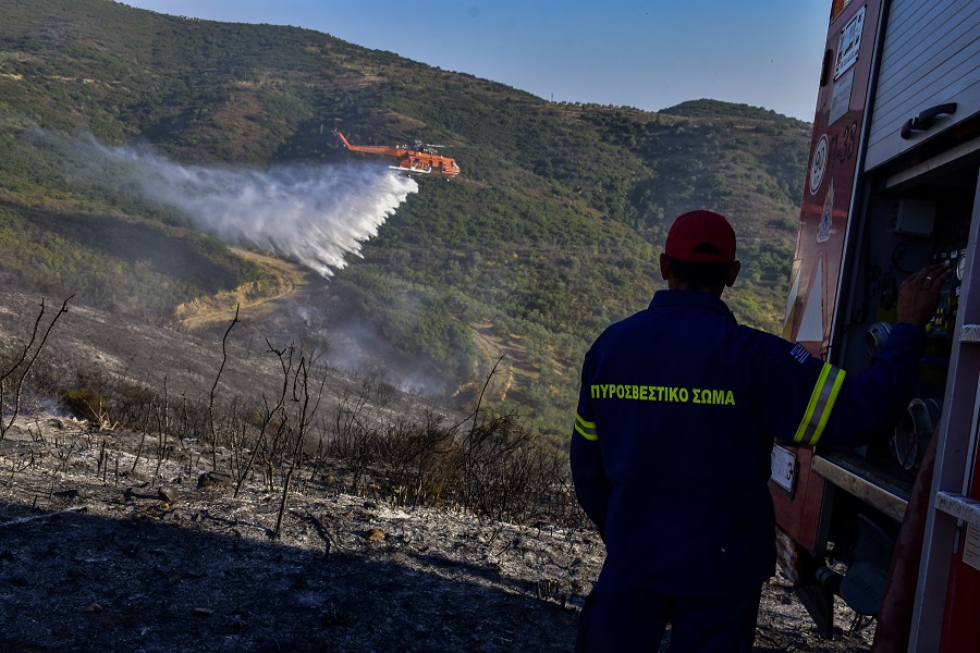 Μπαράζ πυρκαγιών στη χώρα – Επί ποδός η Πυροσβεστική