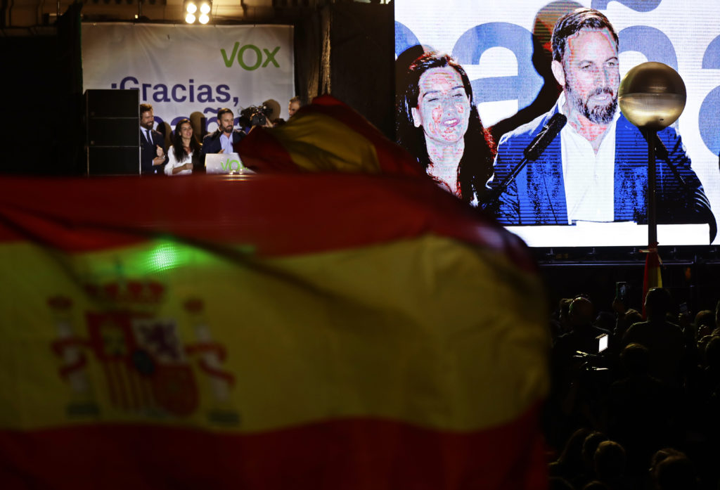 Ισπανία: Το ακροδεξιό VOX θέλει σημαία 300 τετ. μέτρων και εθνικό ύμνο κάθε πρώτη Κυριακή του μήνα