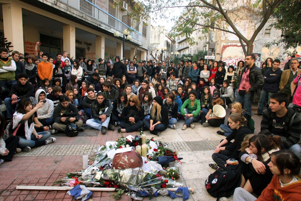 Θυμάστε πώς ο ΣΚΑΪ σχολίασε την δολοφονία Γρηγορόπουλου; – Πρόβα «κανονικότητας» (Video)