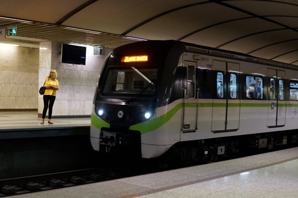 Κανονικά τα δρομολόγια του μετρό μετά τη διακοπή λόγω ύποπτης βαλίτσας