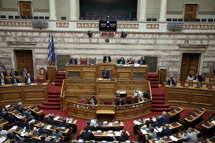 Βουλή: Ψηφίστηκε το νομοσχέδιο για ΕΝΦΙΑ και 120 δόσεις