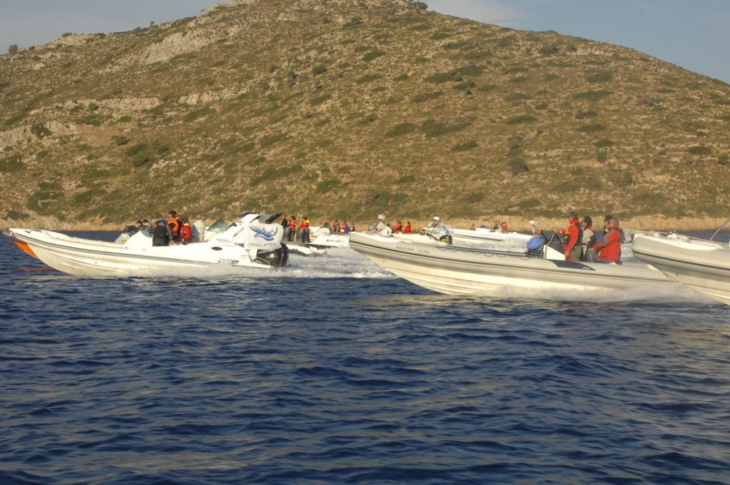 Ισχυροί άνεμοι στο Γύθειο παρέσυραν ανήλικο σε φουσκωτή βάρκα μίλια μακριά από την ακτή