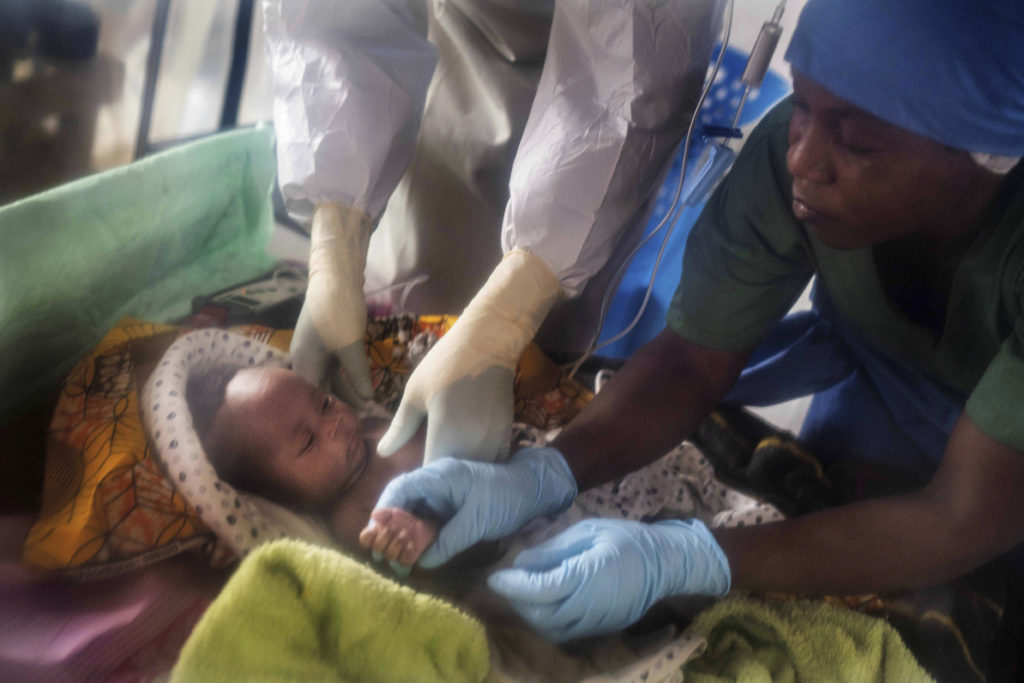 Κονγκό: Κορίτσι ενός έτους το τρίτο θύμα του Έμπολα – Είχε πεθάνει και ο πατέρας της από τον ιό