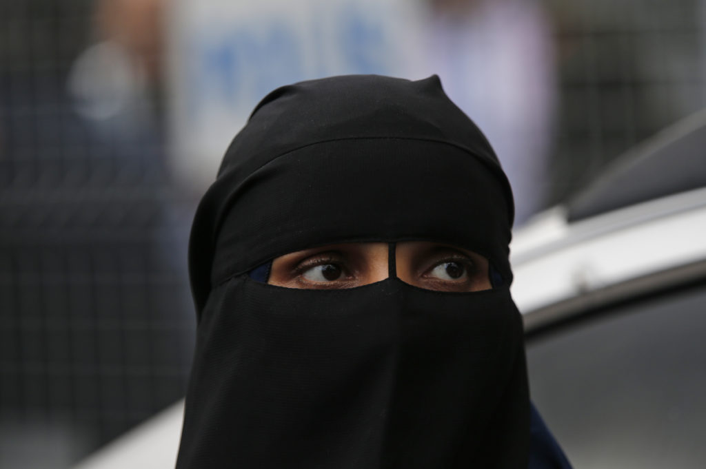 Σαουδική Αραβία: Επιτρέπεται πλέον στις γυναίκες να ταξιδεύουν χωρίς άδεια συζύγου ή … του κηδεμόνα τους