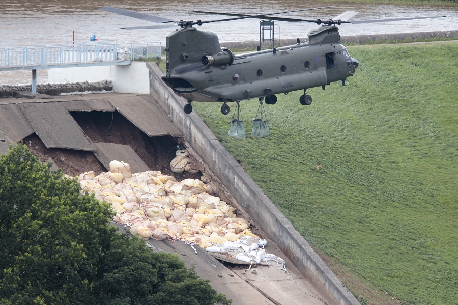 Βρετανία: Πόλη κινδυνεύει να πλημμυρίσει από κατάρρευση φράγματος – Επί ποδός ο στρατός