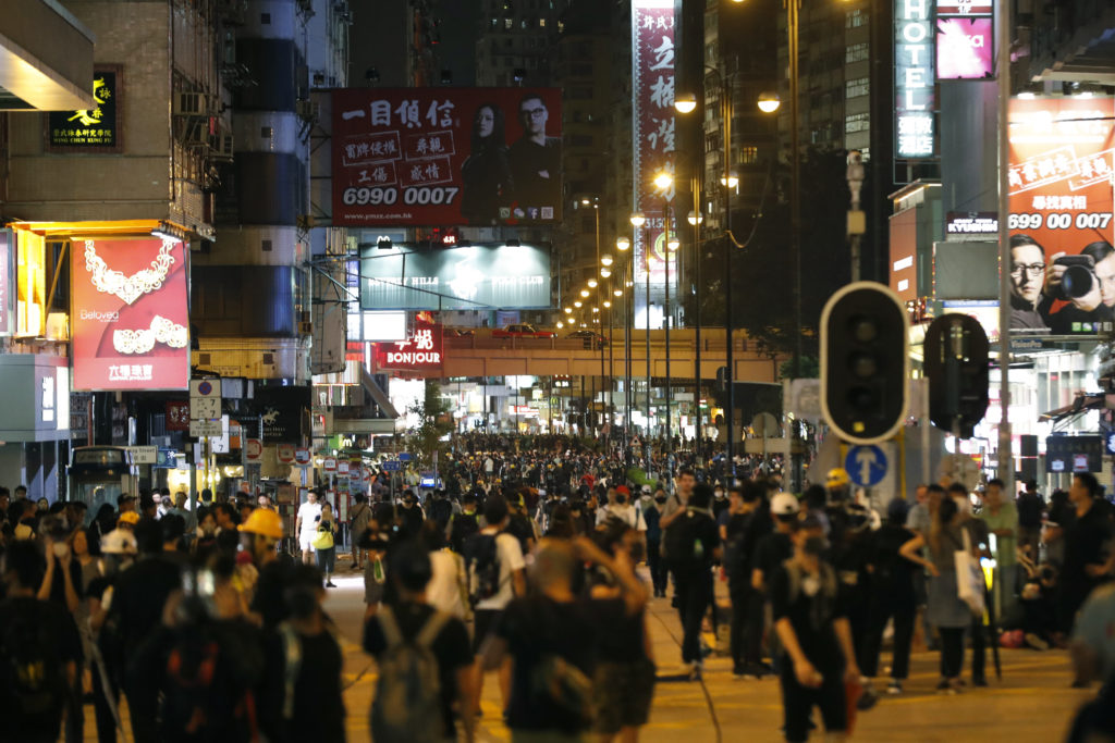 Διαδηλώσεις και κλειστά καταστήματα σήμερα στο Χονγκ Κονγκ