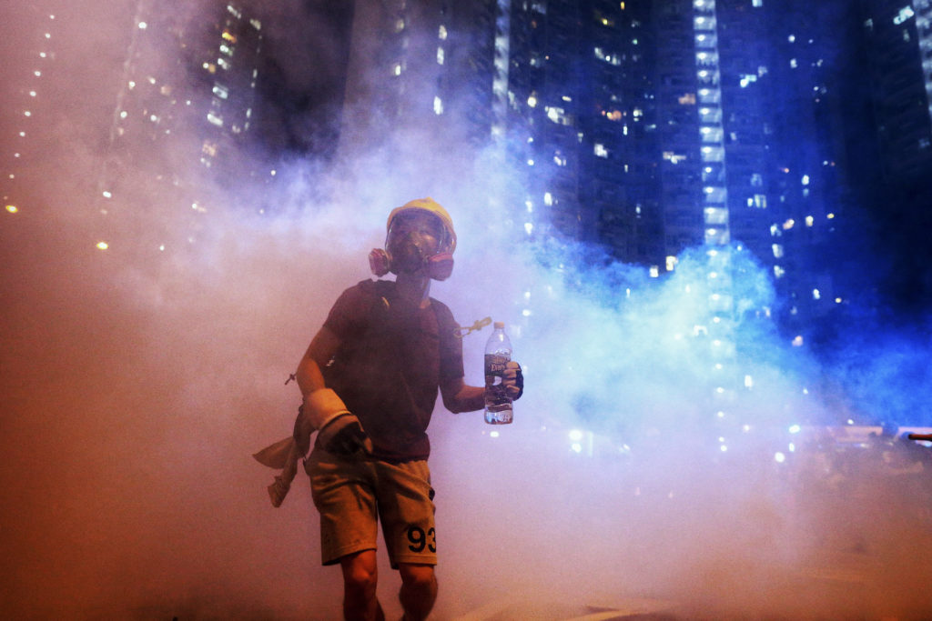 Σε δεκάδες συλλήψεις προχώρησε η αστυνομία στο Χονγκ Κονγκ – Και πάλι στους δρόμους οι διαδηλωτές