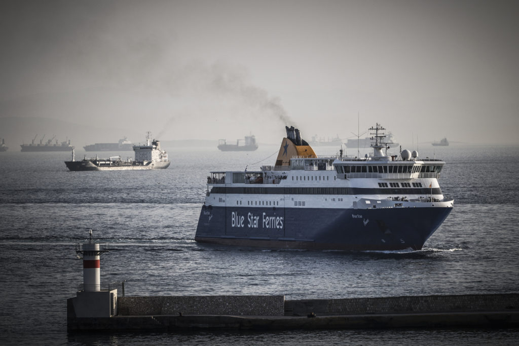 Επέστρεψαν στον Πειραιά οι 1.365 επιβάτες του “Μπλου Σταρ Νάξος”