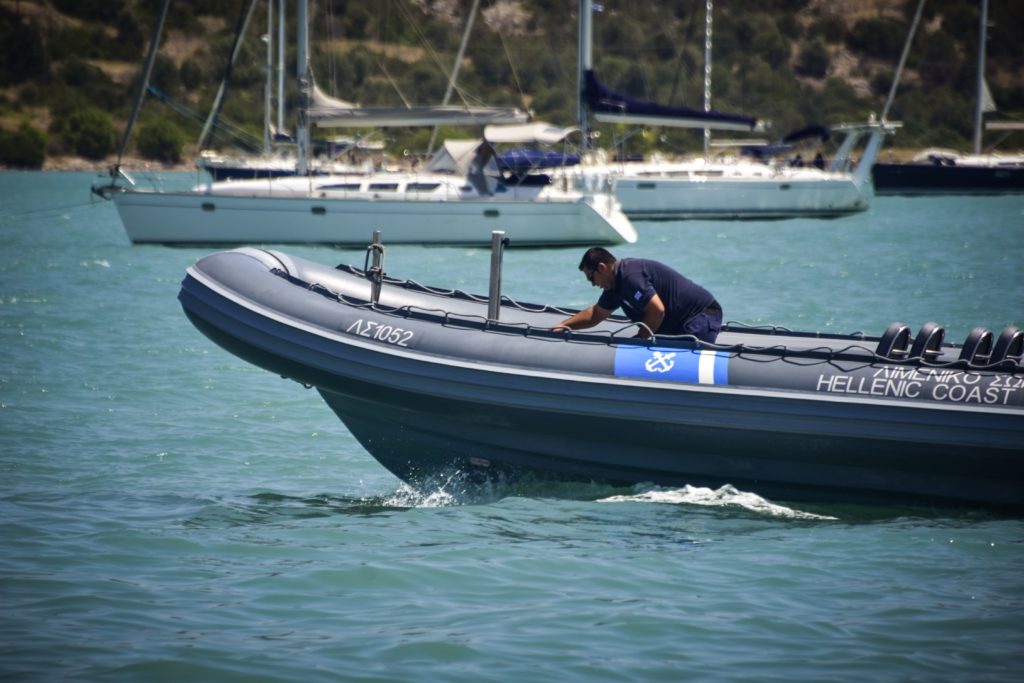 Πόρος: Νεκροί και οι τρεις επιβαίνοντες του ελικοπτέρου που κατέπεσε στη θάλασσα (Photos-Video)