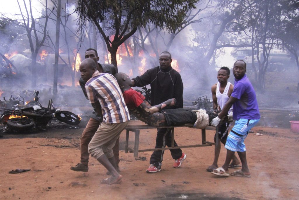 Τανζανία: Τουλάχιστον 57 νεκροί από έκρηξη βυτιοφόρου (Photos – Video)