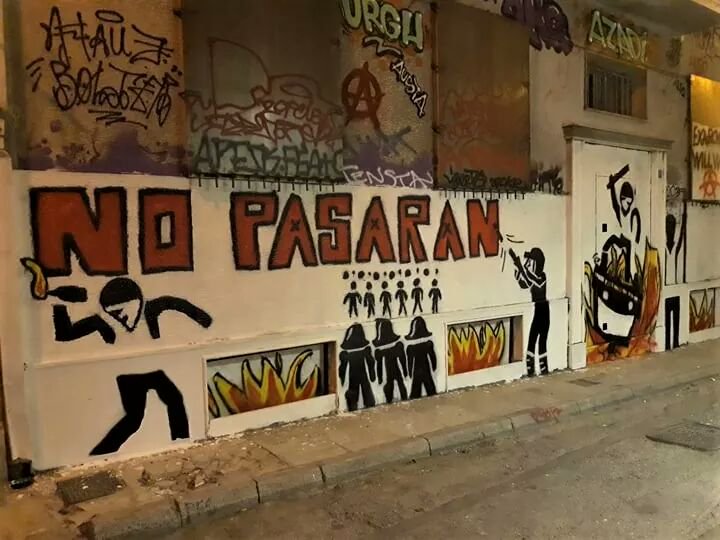 Γάλλοι γκραφιτάδες απάντησαν με τον δικό τους τρόπο στις αστυνομικές επιχειρήσεις στα Εξάρχεια (Photos)