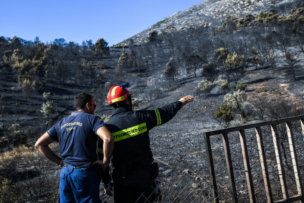 Πυρκαγιά στον Υμηττό – Μαρτυρία κατοίκου: Ακούστηκε μία έκρηξη και στη συνέχεια ξέσπασε η φωτιά