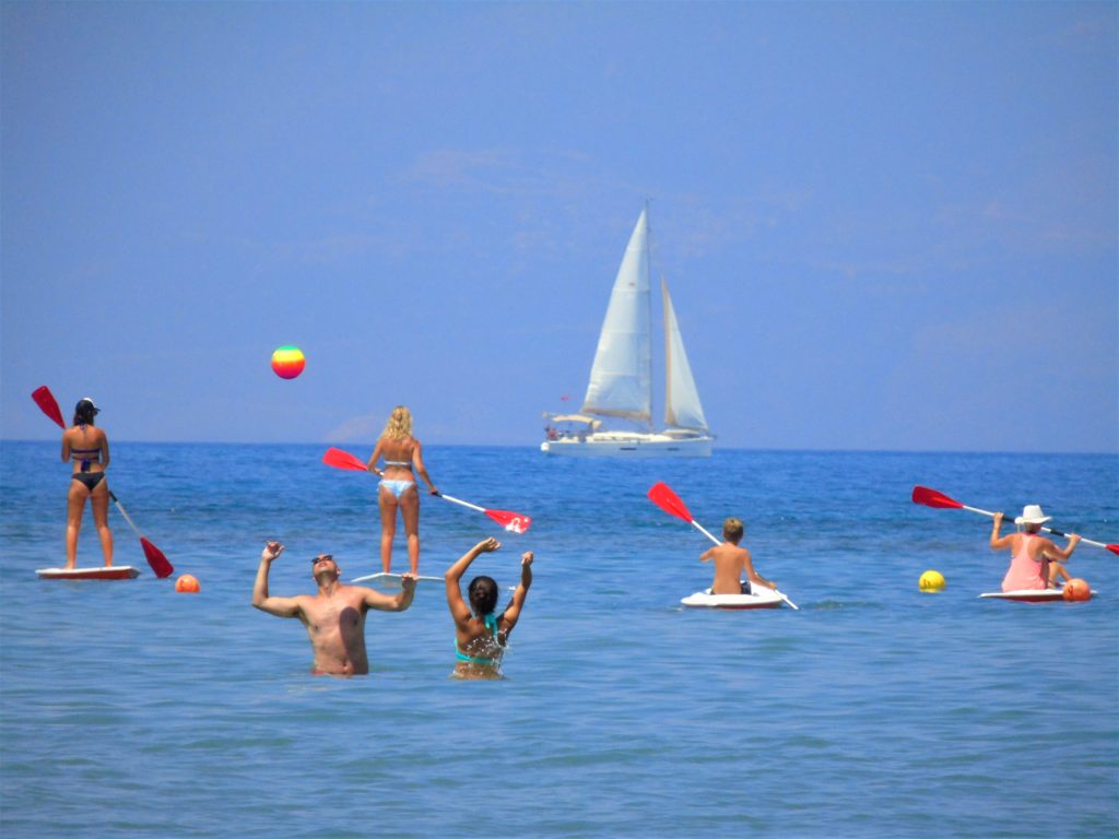 Υψηλές θερμοκρασίες έως και την Τετάρτη με ισχυρό μελτέμι στο Αιγαίο