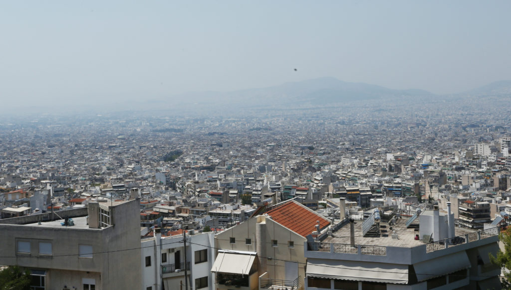 Βελτιώθηκε η ατμόσφαιρα της Αθήνας που «πνίγηκε» στον καπνό από τη φωτιά της Εύβοιας (Photos)