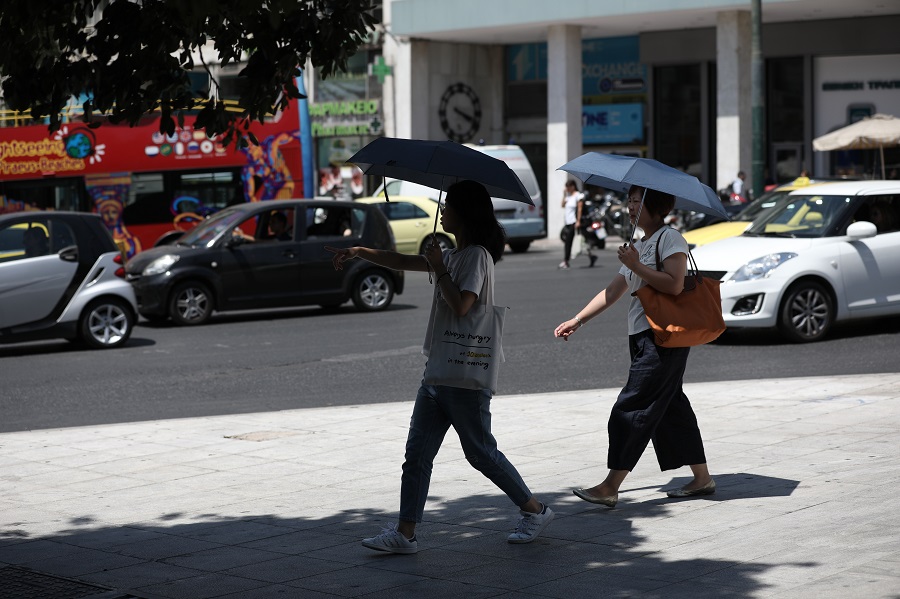 Η πρόγνωση του καιρού για την Τετάρτη: «Μίνι» καύσωνας και ισχυροί άνεμοι