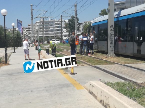 Τραγωδία στον Άλιμο: Τραμ παρέσυρε 61χρονο – Πρόλαβε και έσωσε την 9χρονη βαφτιστήρα του (Video-Photos)