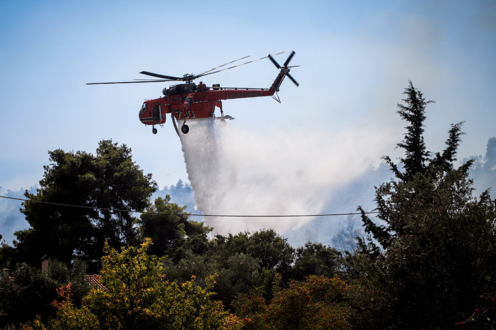 Περιορίστηκε η μεγάλη πυρκαγιά στην Κέρκυρα – Εκκενώθηκαν προληπτικά δύο χωριά