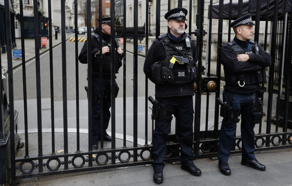 Λονδίνο: Ένας άνδρας τραυματίστηκε από επίθεση με μαχαίρι κοντά σε κυβερνητικά γραφεία (Photo)