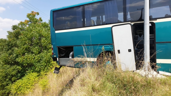 Γρεβενά: «Λύθηκε» το χειρόφρενο του λεωφορείου και παρ’ ολίγον να πέσει στον γκρεμό (Video-Photos)