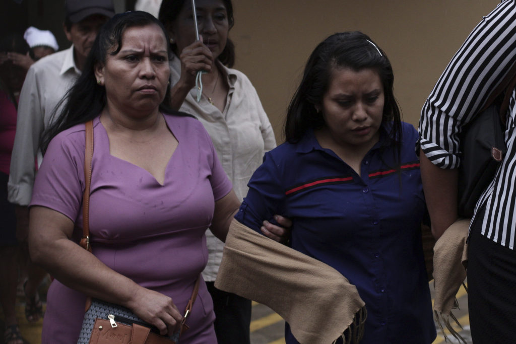 Ελ Σαλβαδόρ: Πρόταση ποινής 40 ετών κάθειρξης σε γυναίκα που γέννησε νεκρό βρέφος που κυοφορούσε μετά από βιασμό