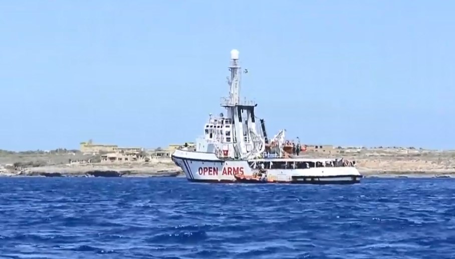 Ιταλία: 27 ασυνόδευτοι ανήλικοι από το σκάφος της Open Arms θα αποβιβαστούν στην Λαμπεντούζα