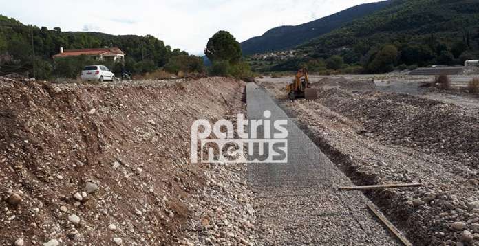 Πύργος: Γκρέιντερ έπεσε σε χαράδρα – νεκρός ο χειριστής