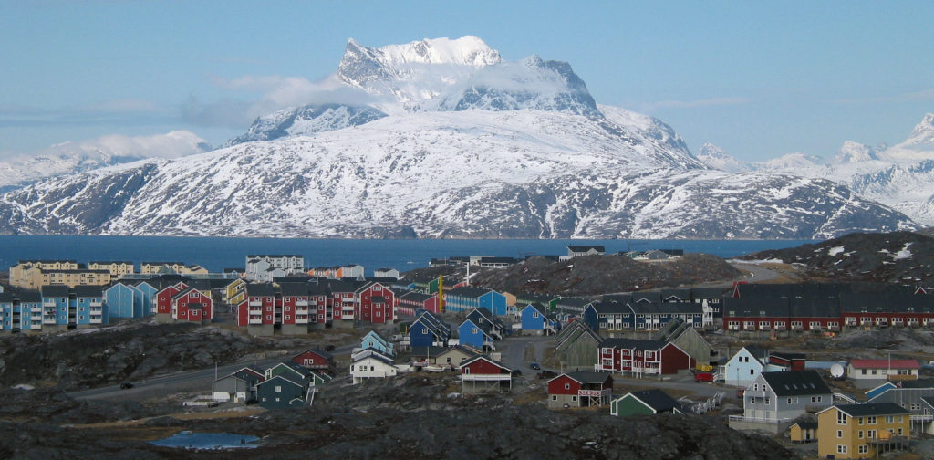 Bloomberg: Γιατί ο Τραμπ δεν μπορεί να αγοράσει την Γροιλανδία