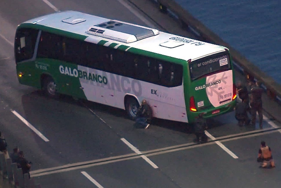 Βραζιλία: Ένοπλος έχει συλλάβει ως ομήρους 16 επιβάτες λεωφορείου στο Ρίο ντε Ζανέιρο