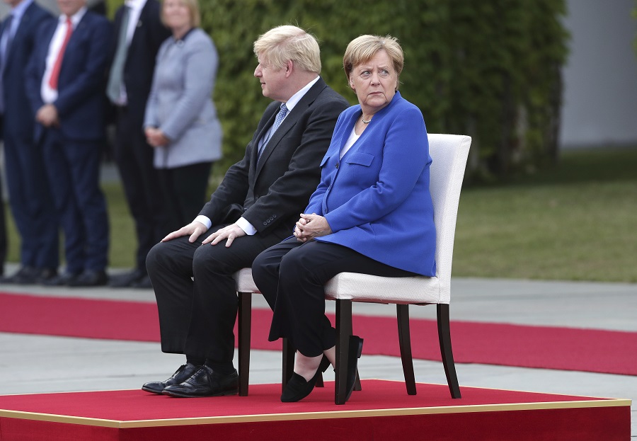 Μέρκελ-Τζόνσον: «Όχι» σε επανένταξη της Ρωσίας στην G7 αν δεν επιλυθεί πρώτα η ουκρανική κρίση