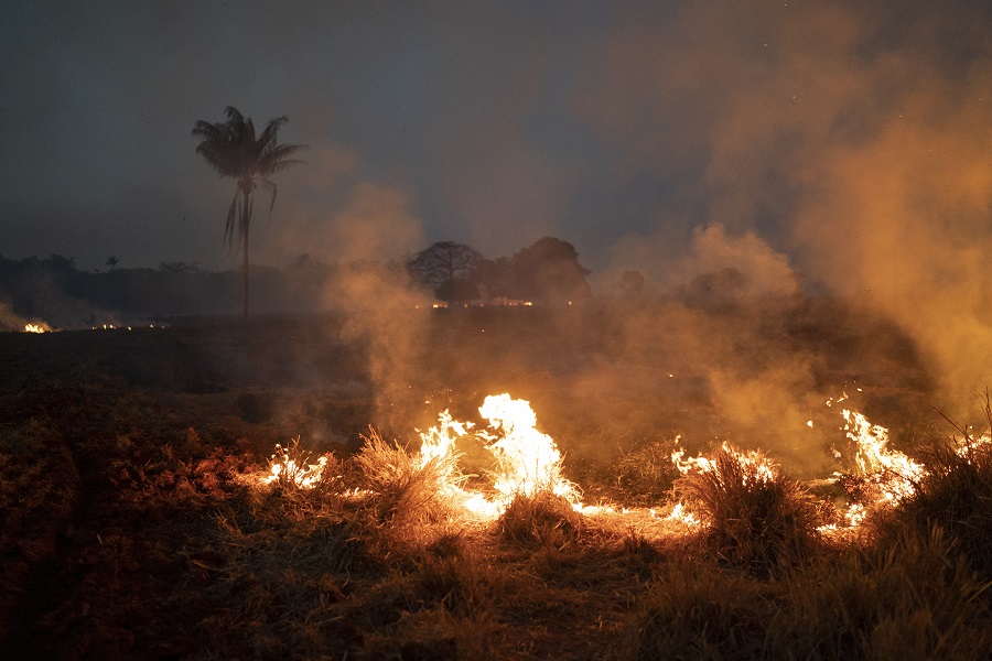 Μεγαλώνει η αγωνία στον Αμαζόνιο – Εκατοντάδες νέες πυρκαγιές (Photos)