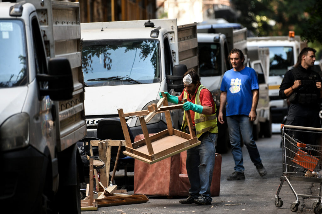 Η Ελένα Ακρίτα σχολιάζει την επιχείρηση στα Εξάρχεια – Ειρωνεία κατά Χρυσοχοΐδη (Photo)