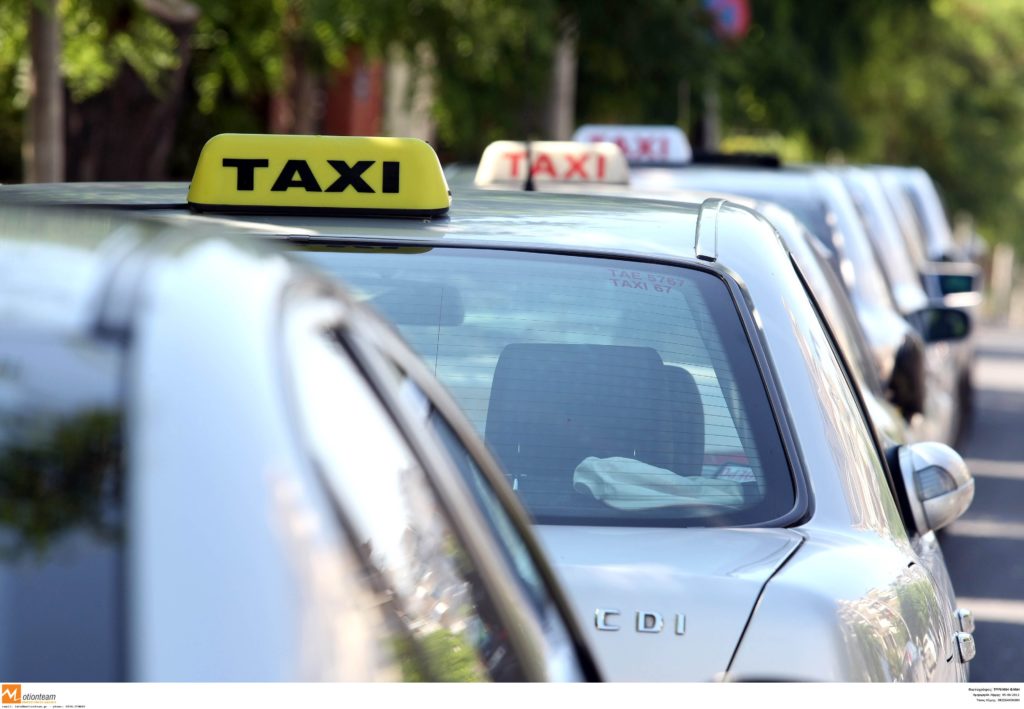 Θεσσαλονίκη: Οδηγός ταξί καταγγέλλει ότι τον λήστεψαν