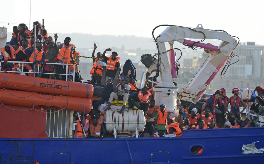 Πλοίο της Mission Lifeline διέσωσε 100 μετανάστες στη Μεσόγειο