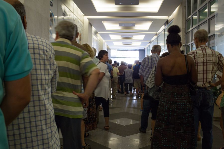 Πετσοκόβουν τις δόσεις οι Θεσμοί