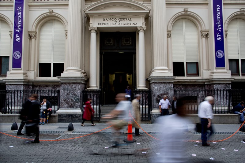 Αργεντινή: Η κυβέρνηση επέβαλε έλεγχο συναλλάγματος για να καθησυχάσει τις αγορές
