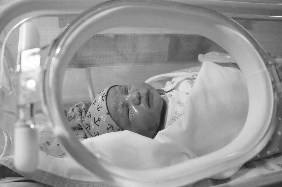 Τσεχία: Γυναίκα εγκεφαλικά νεκρή κατάφερε και γέννησε υγιέστατο κοριτσάκι