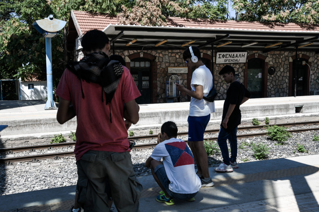 Αποχώρησαν αλλοδαποί που είχαν αποκλείσει την σιδηροδρομική γραμμή στη Μαλακάσα