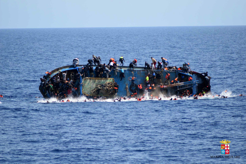«Η Ευρώπη έχει το καθήκον να αναγνωρίζει τους μετανάστες που πνίγηκαν», δηλώνει η Ιταλίδα ιατροδικαστής Κριστίνα Κατάνεο
