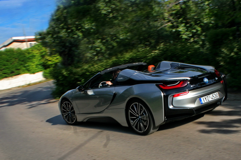 BMW i8 Roadster eDrive, απλά επιβλητική