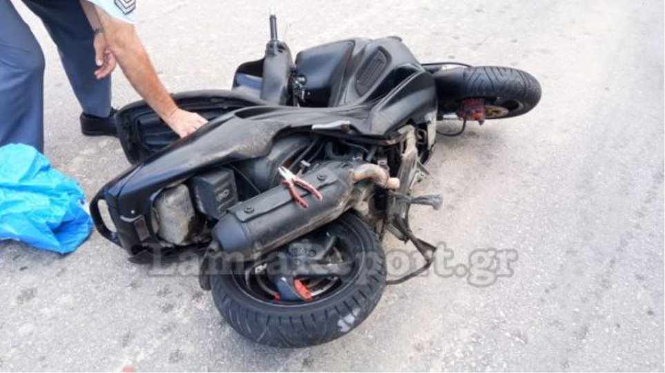Τροχαίο στη Λαμία: Μοτοσικλετιστής σύρθηκε στην άσφαλτο για 40 μέτρα αλλά κατάφερε να σωθεί