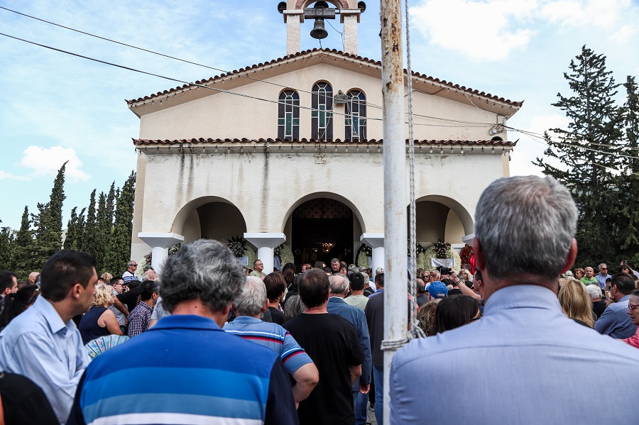 Πόνος και θλίψη στο τελευταίο «αντίο» στον Λαυρέντη Μαχαιρίτσα (Photos)