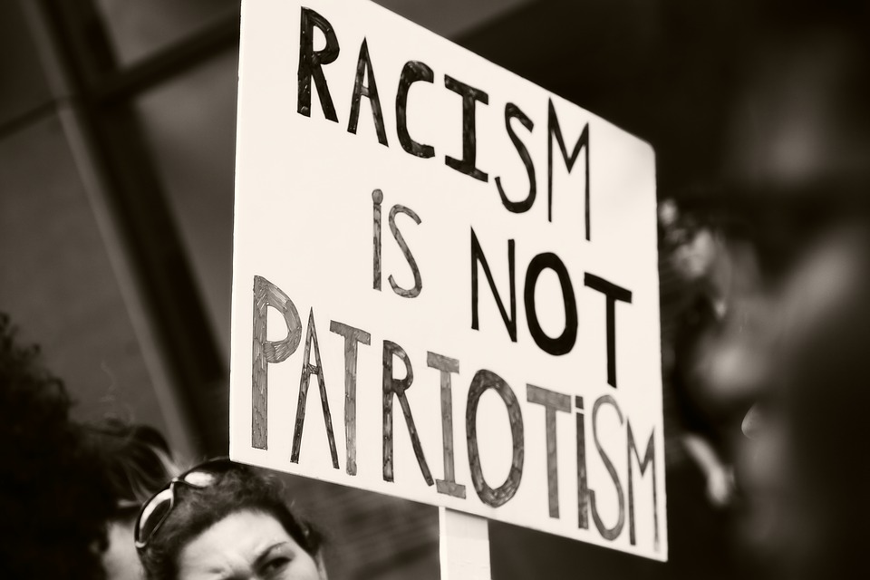 «Βαθιά ριζωμένος θεσμικός ρατσισμός στα κράτη μέλη της Ε.Ε.»