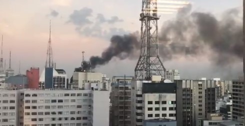Βραζιλία: Τουλάχιστον ένας νεκρός από πυρκαγιά σε νοσοκομείο του Ρίο (Video & Photos)