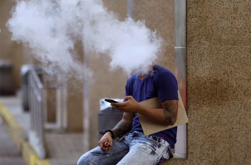 Η Ρωσία αυξάνει τους φόρους στα ηλεκτρονικά τσιγάρα και τα εξισώνει με τον καπνό
