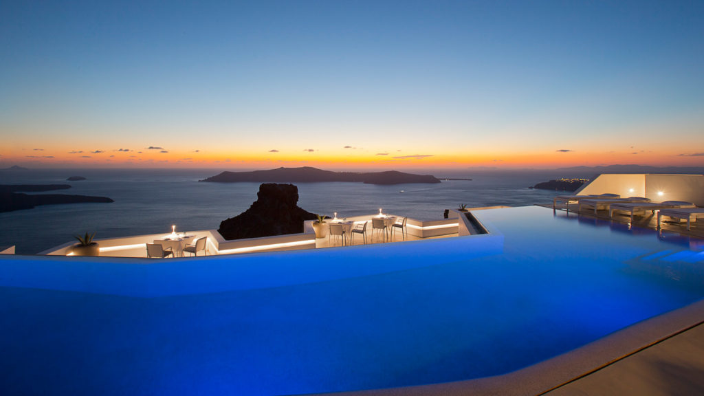 Santoro Restaurant, Grace Hotel Santorini: Μια μοναδική μουσική βραδιά με θέα τα πυροτεχνήματα  του φεστιβάλ «Ηφαίστεια 2019»