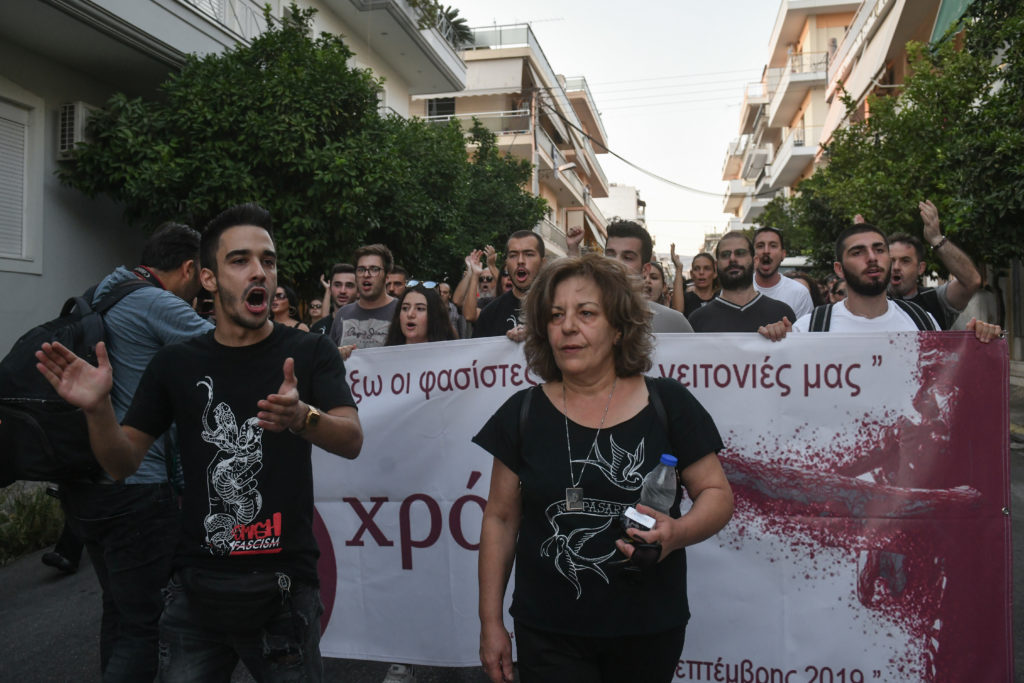 Ολοκληρώθηκε με μικροεπεισόδια η αντιφασιστική πορεία για την δολοφονία του Παύλου Φύσσα (Photos)