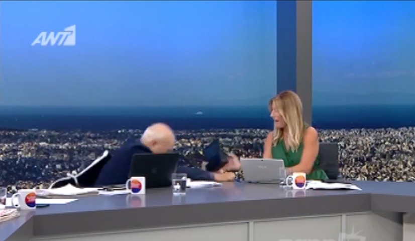 Απρόοπτο on air για τον Γιώργο Παπαδάκη: Έπεσε από την καρέκλα του (Video)