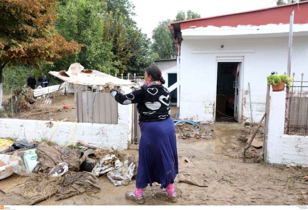 Εικόνες καταστροφής στη Βόρεια Ελλάδα – Πλημμυρισμένα σπίτια, αυλές μέσα στη λάσπη (Photos – Video)